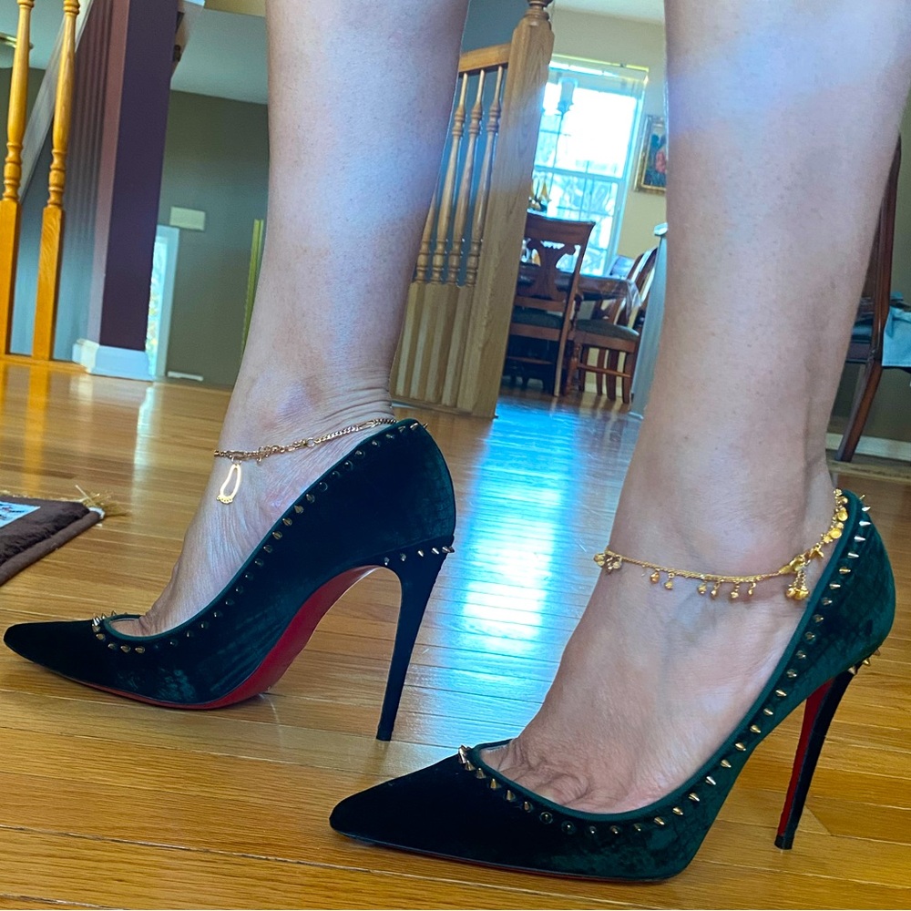 Velour forest green spiked closed toe louboutin heels !!!😍❤️